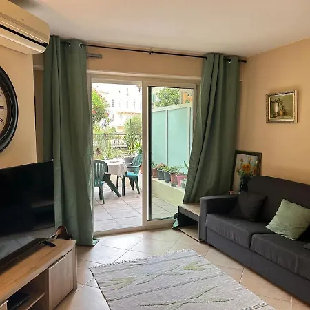 One-bedroom With A Cozy Terrace Beachfront, Center, Parking