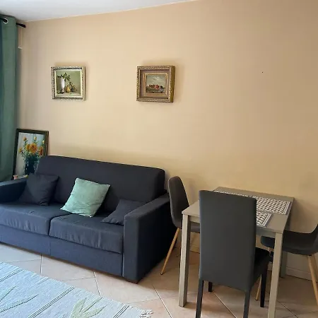 شقة One-bedroom With A Cozy Terrace Beachfront, Center, Parking