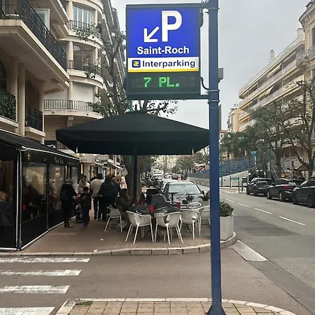 One-bedroom With A Cozy Terrace Beachfront, Center, Parking مينتون