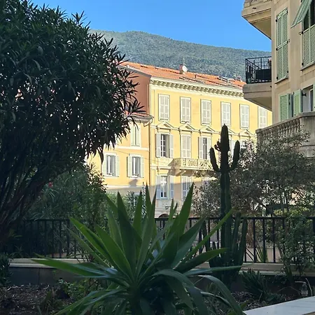 One-bedroom With A Cozy Terrace Beachfront, Center, Parking شقة مينتون