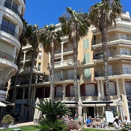 شقة One-bedroom With A Cozy Terrace Beachfront, Center, Parking *